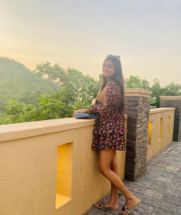 Haransh Bhatia (24), is an upcoming Indian pastry chef and has been blogging since 2019. 