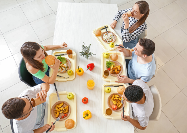 7 Tips for Healthy Eating in the College Cafeteria
