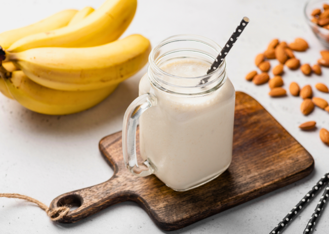 Almond and Date Smoothie